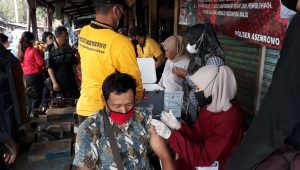 Kapolsek Asemrowo Himbau Tetap Patuhi Prokes Meskipun Sudah Vaksin