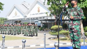 Empat Bingsis Teladan Dapat Penghargaan Sepeda Gunung Dari Dankodiklat TNI AL