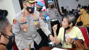 Polrestabes Surabaya salurkan 4500 bantuan BTPKLW, setiap PKL dan Usaha Warung terima 1.2 juta rupiah cash