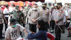 Komjen Firli Bahuri: Kita Berikan Penghargaan Kepada TNI, Polri Yang Sudah Bekerja Keras Mengendalikan Covid-19 di Jatim