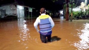 Banjir Landa 2 Kecamatan, Longsor Tutup Jalan Sepanjang 35 Meter