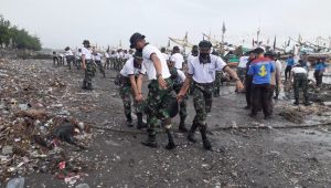 Satgas Lattek Wira Jala Yudha XIV/2021 Kodiklatal Gelar Kegiatan Bakti Sosial di Banyuwangi