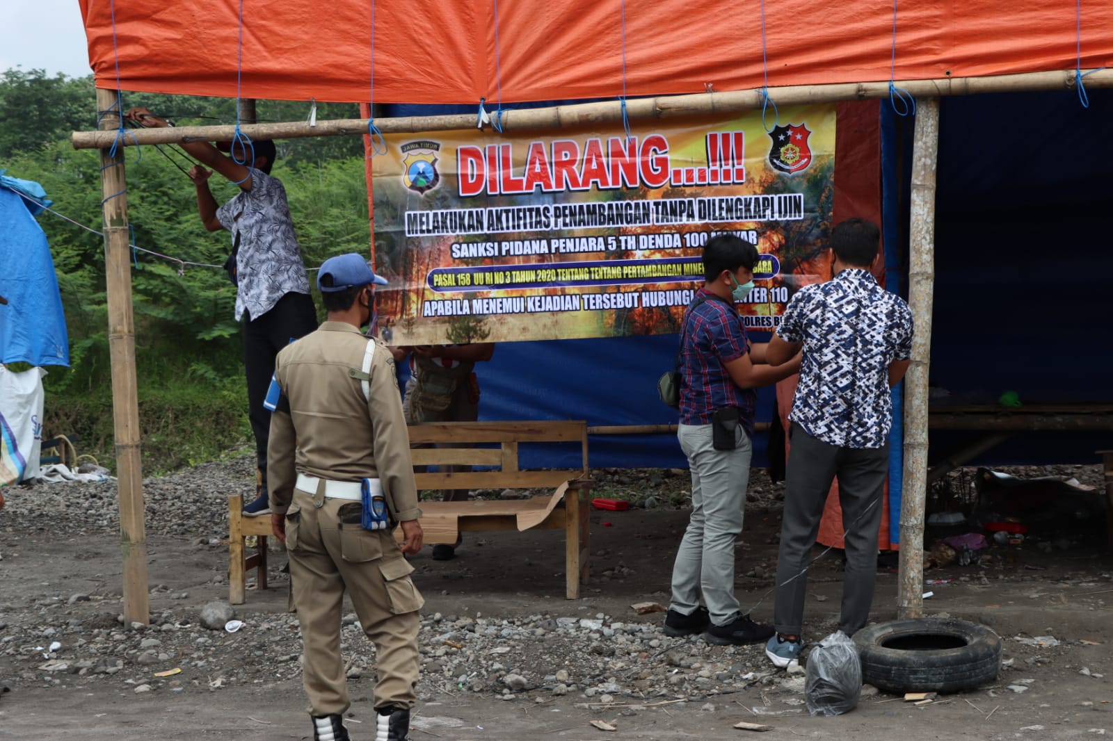Polri Peduli Lingkungan, Polres Blitar Kota Bersama Satpol PP Tertibkan Tambang Ilegal.