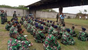 Siswa Diktukba TNI AL Angkatan LII Kejuruan Mesin Dan Listrik Kodiklatal Lattek Menembak Senjata Ringan