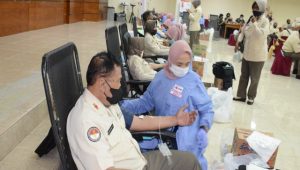 Sambut HUT Korpri Ke-50 Tahun 2021, PNS Kodiklat TNI AL Ikuti Donor Darah