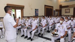Danpusdikkes Kodiklat TNI AL Beri Pembekalan Siswa Diktukba Angkatan LII TA 2021 Kejuruan Kesehatan