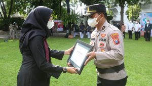 Hari Kesehatan Nasional 2021, Bupati Ipuk Beri Penghargaan Kepada Polresta Banyuwangi