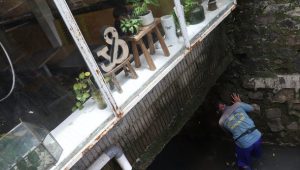 Kafe di Atas Saluran Air Kemang Bukti Lemahnya Pengawasan