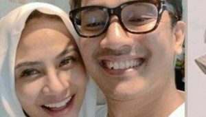 Kondisi Gala Anak Vanessa Angel Tiba di Jakarta, Kepalanya Diperban