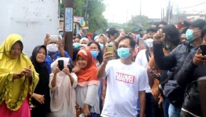 Warga Demo Minta Kades Mundur