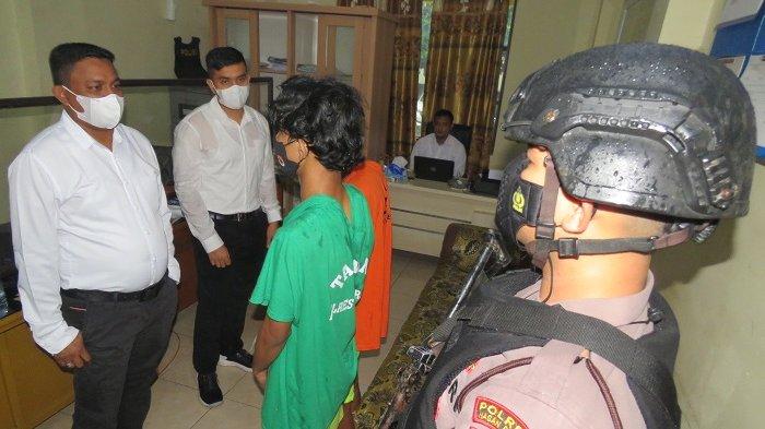 2 Pemerkosa Diantar Keluarga Menyerahkan Diri ke Polisi