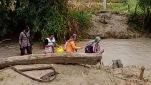 Perjuangan Bripka Suyono Bersama Petugas Vaksinasi di Bojonegoro, Seberangi Sungai Untuk Herd Immunity