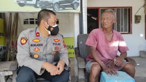 Aksi Kapolsek Mojoroto Polres Kediri Kota, Belikan Becak Baru Untuk Ponijan Yang Menjadi Korban Pencurian Becak