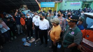 Polda Jatim Kerahkan Pasukan dari Berbagai Unsur Bantu Korban Erupsi Semeru