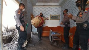 Antisipasi Penjarahan di Permukiman Warga Terdampak, Anggota Ditsamapta Polda Jatim Lakukan Patroli