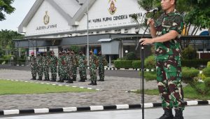 Direktur Umum Kodiklat TNI AL Pimpin Apel Gabungan Prajuri Antap dan PNS