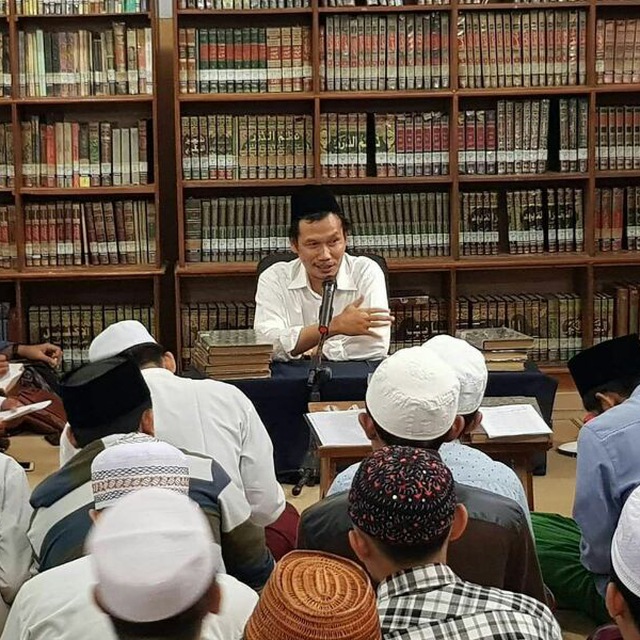 Ngaji Gus Baha’: Ketaatan kepada Allah itu Tidak Boleh Ditawar