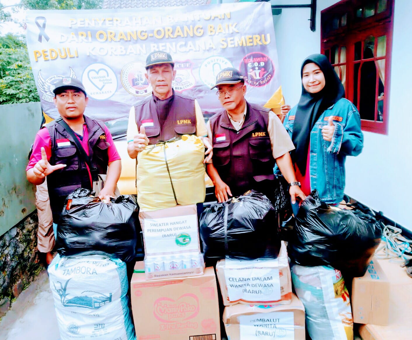 Peduli bencana, LPMK Sidotopo Wetan dan Gemes Surabaya Salurkan Bantuan Korban Erupsi