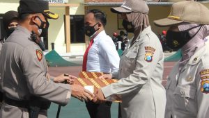 Tercatat Berprestasi, Puluhan Anggota Polres Bondowoso Mendapat Penghargaan