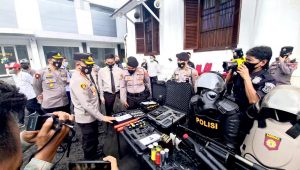 Amankan Nataru Kapolrestabes Surabaya Pastikan Kendaraan Dinas Polisi Siap Operasional