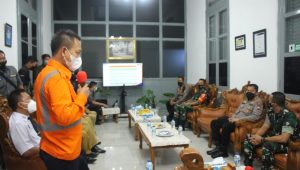 Bukan Hanya Kunjungi Gereja, Forkopimda Jember Juga Sidak Mall dan Stasiun Jelang Nataru