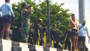 Siswa Dikmaba Pusdikkes Kodiklat TNI AL Digembleng Renang Laut
