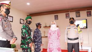 Polresta Banyuwangi Bawa Suasana Mapolresta di Pos Pelayanan Nataru ASDP Ketapang