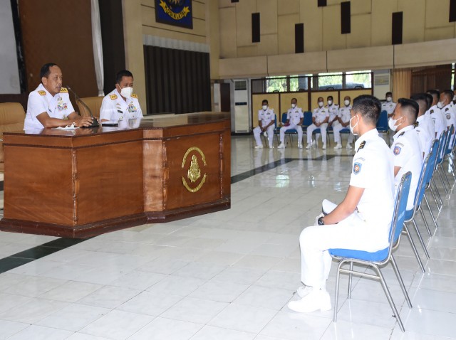 Dankodiklatal : Perwira Remaja Harus Terus Belajar Agar Jadi Perwira TNI AL Profesional