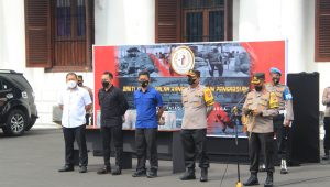 Alumni Akpol 2004 Batalyon Tatag Trawang Tungga Menggelar Bakti Sosial di Surabaya