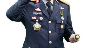 Kapolda Jawa Timur mendapat Tanda Kehormatan Bintang Bhayangkara Pratama dari Presiden RI