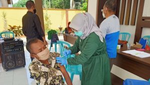 Kapolri Ingatkan Daerah yang Capaian Vaksin di Bawah 70%