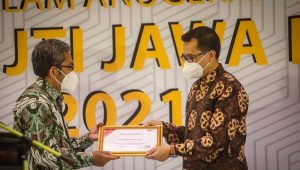 IJTI Jabar Beri Almarhum Mang Oded Penghargaan