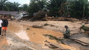 Banjir Bandang Hanyutkan 12 Rumah