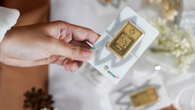 Harga Emas Antam Turun Rp 1.000 per Gram Hari Ini