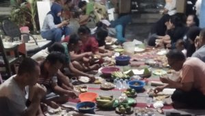 Acara Pergantian Tahun Di Dusun Kecil, Di Wilayah Driyorejo Gresik