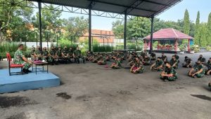 Tingkatkan Disiplin Prajurit, Danpuslatmar Kodiklat TNI AL Gelar Jam Komandan