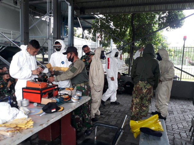 Siswa Dikmaba TNI AL Latihan Peknubika