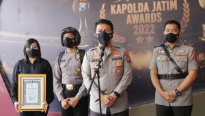 Sejumlah Penghargaan Diberikan Pada Acara Kapolda Jatim Award 2022