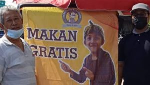 Berbagi Makan Gratis Di Kedungsari Surabaya