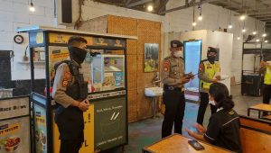 Patroli KRYD Ditsamapta Polda Jatim Antisipasi Kerumunan Masyarakat di Tempat Umum