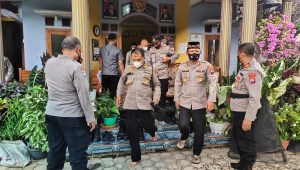 Jalin Sinergitas Ulama dan Umaro, Kapolres Magetan Silaturahmi Dengan KH. Hunaini (Mbah Unen) Pengasuh Ponpes Salafiyah Handurusiyyah Parang