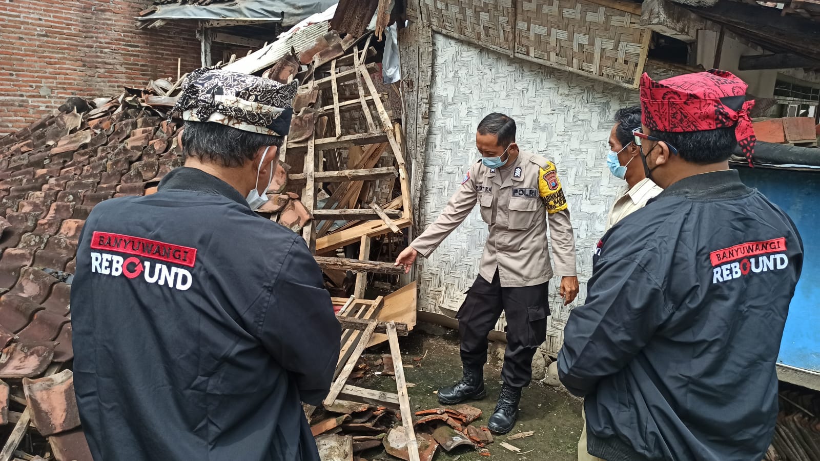 AKP Maskur S,H Robohnya Rumah Warga Kurang Mampu, Yang Termakan Usia