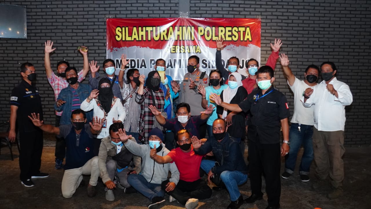 Perkuat Sinergitas, Polisi Ngopi Bareng Media Piramida Sidoarjo