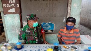 Ini Pesan Babinsa Gubeng Melalui Patroli dan Komsos