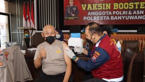 Polresta Banyuwangi Gencarkan Vaksinasi Booster untuk Anggota