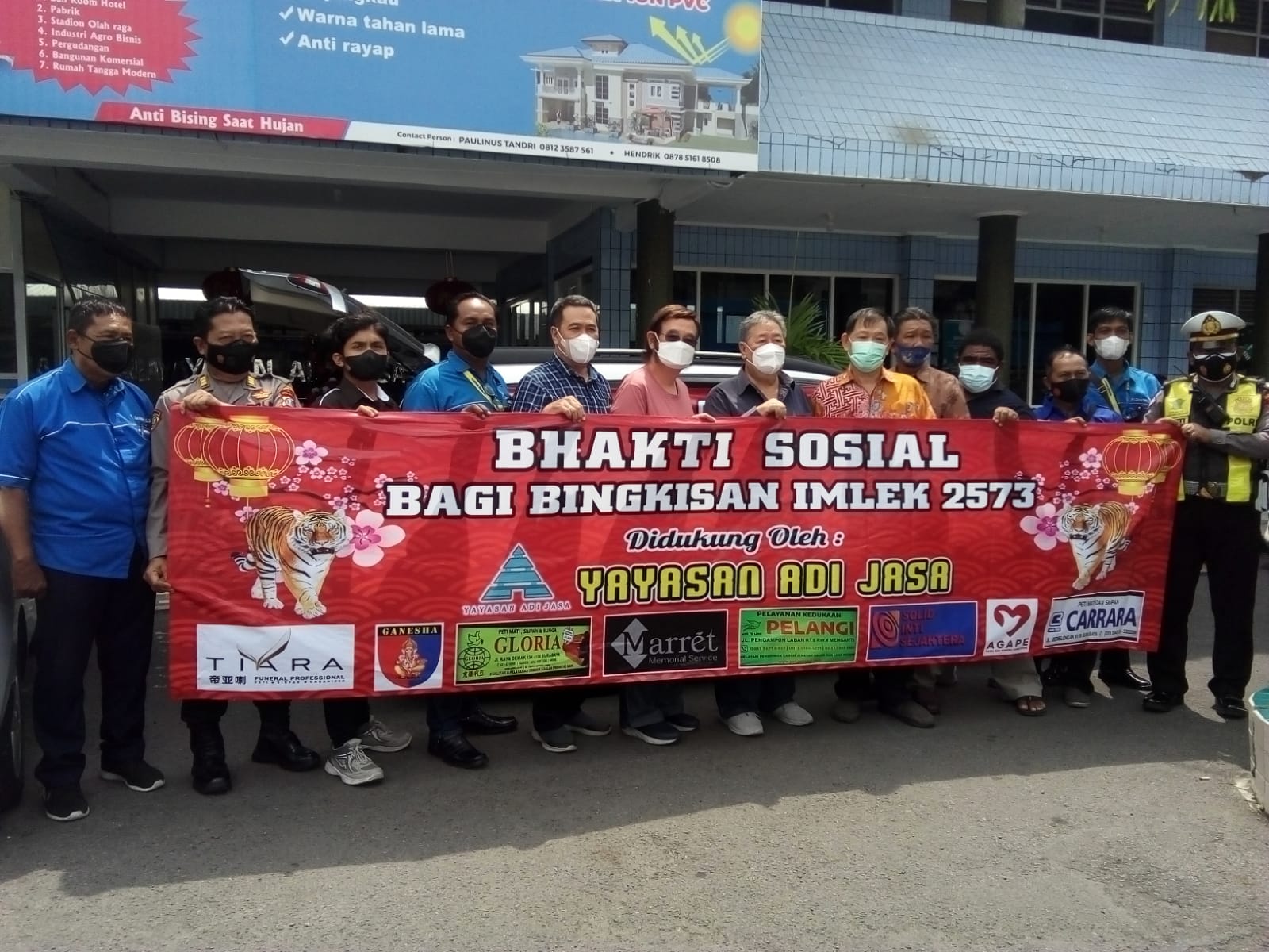 Yayasan Adi Jasa Berbagi Bingkisan Menjelang Imlek