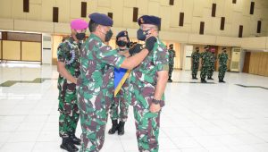 Komandan Puslatdiksarmil Serahkan Jabatan Kepada Dankodiklat TNI AL