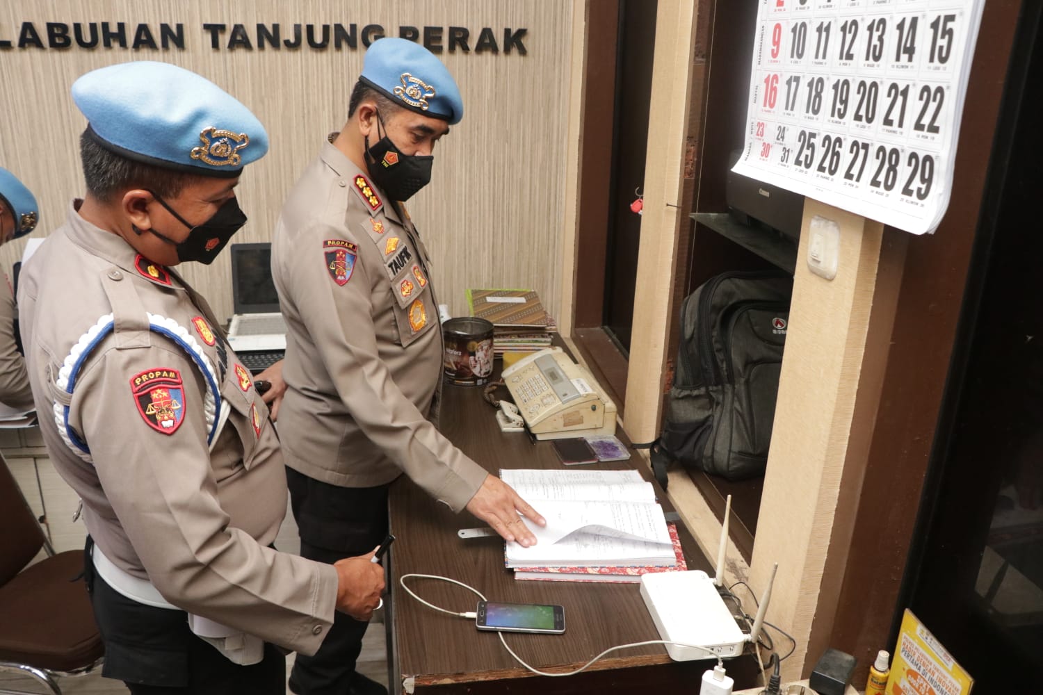 Cegah Pelanggaran Anggota, Kabid Propam Polda Jatim Bersama Anggota Mengecek Kedisiplinan dan Kesiapsiagaan Polsek Jajaran