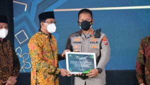 Peringatan Hari Jadi Kabupaten Sidoarjo ke-163, Kapolresta Sidoarjo Raih Vaccine Heroes