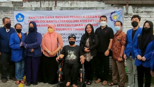 Melalui Program Bantuan Dana Inovasi Pembelajaran Dan Teknologi Asistif, Dosen ITS ini Latih Para Disabilitas Menggunakan Kursi Roda Listrik Yang Ergonomis Dengan Bantuan Lumbar Support dan Head Support